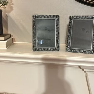 2 small picture frames
Picture size is 3.5 x 4
Made by Malden
Selling as a set